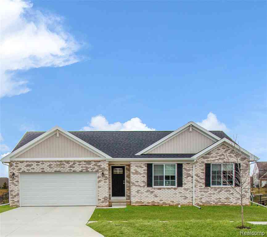 Homes For Sale - 2824 Somerset Street <br/> Lapeer, MI 48446