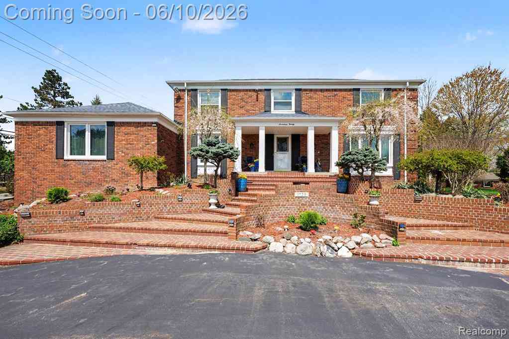 Homes For Sale - 1720 Cedar Shake Drive <br/> Bloomfield Hills, MI 48302