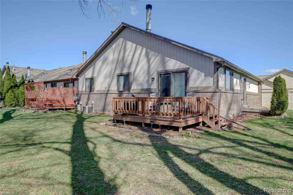 Condo For Sale - 20522 Longwood Drive <br/> Clinton Township, MI 48038
