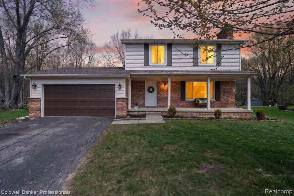 Homes For Sale - 8303 Belle Bluff Drive <br/> Grand Blanc, MI 48439