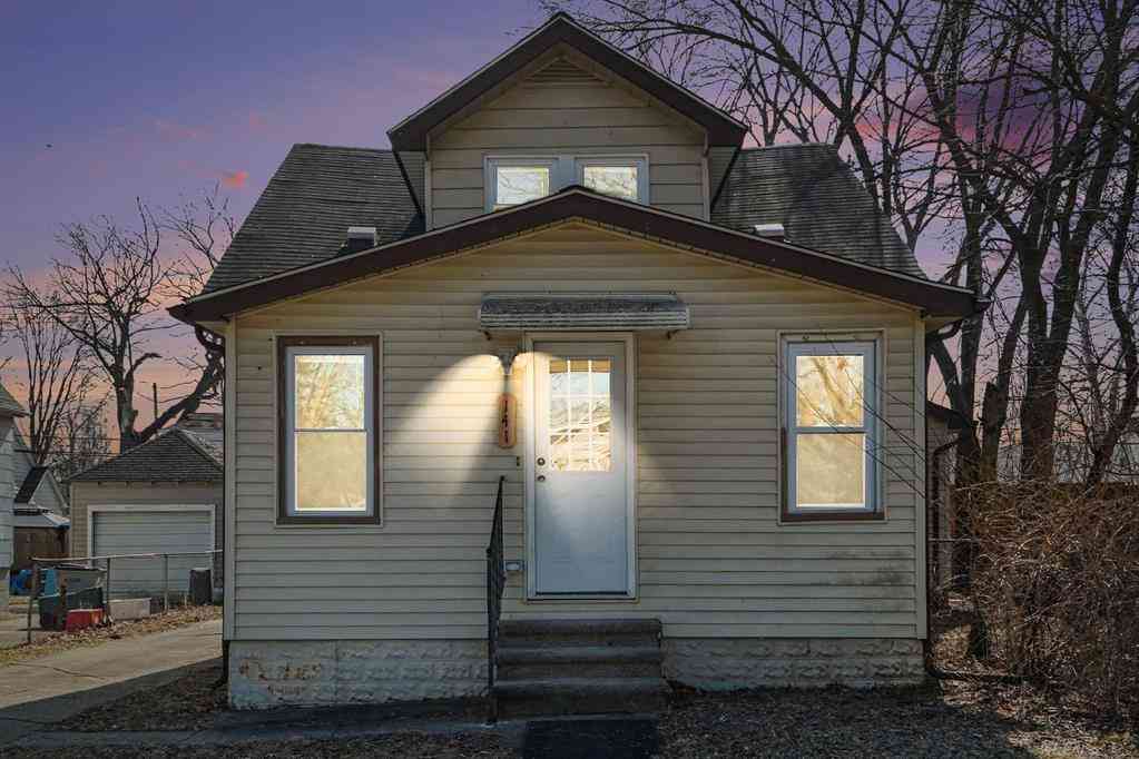 Homes For Sale - 141 W Harry Avenue <br/> Hazel Park, MI 48030