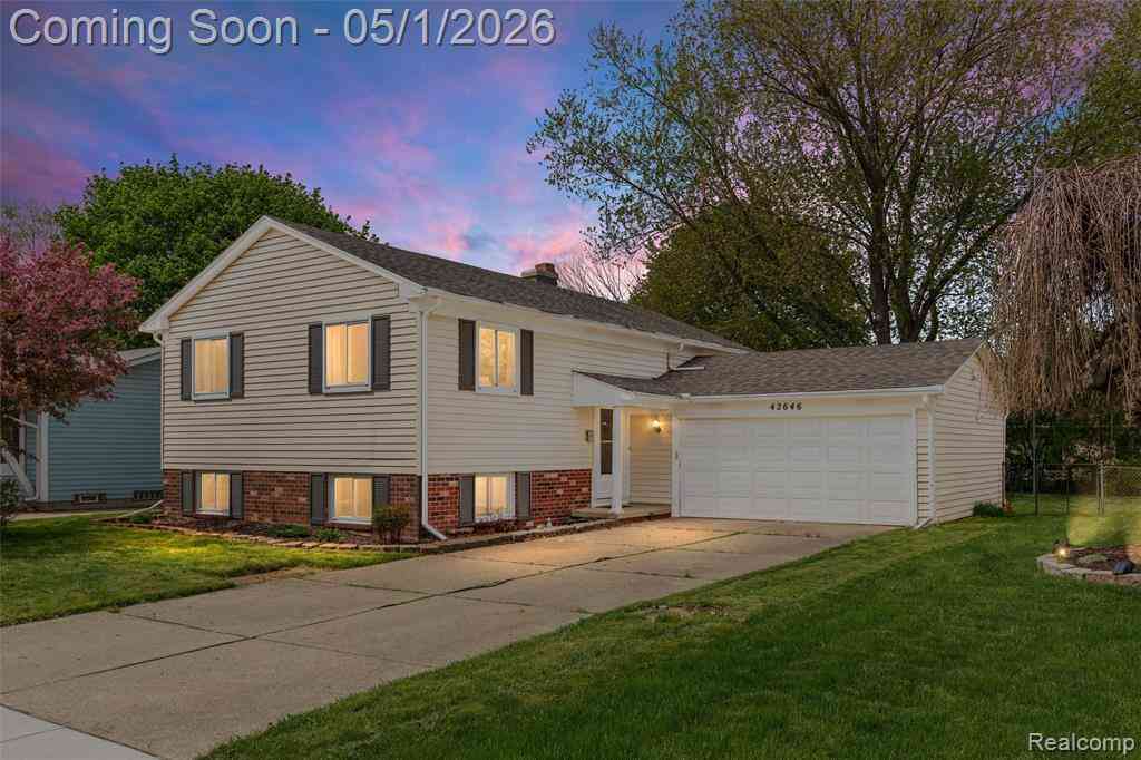 Homes For Sale - 42646 Somerset Drive <br/> Canton, MI 48187