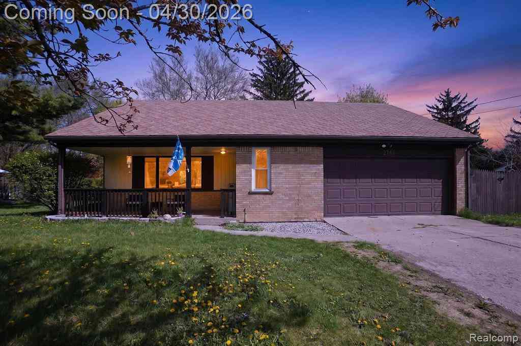 Homes For Sale - 2141 E Hill Road <br/> Grand Blanc, MI 48439