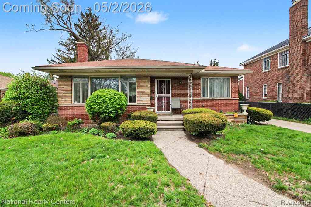 Homes For Sale - 4424 W Outer Drive <br/> Detroit, MI 48221