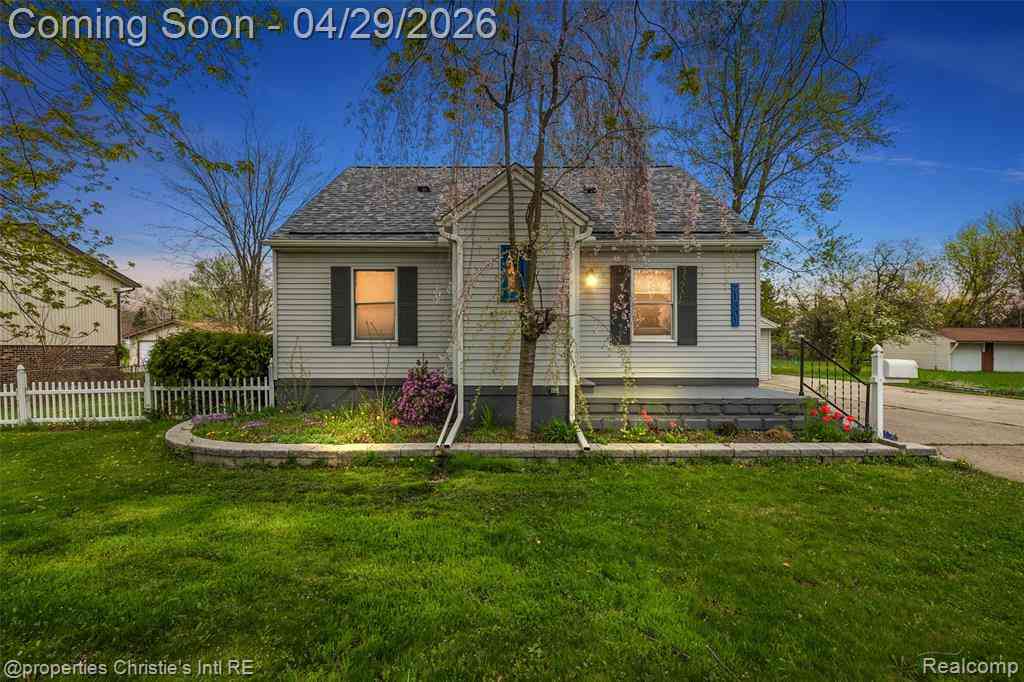 Homes For Sale - 21301 Saint Gertrude Street <br/> Saint Clair Shores, MI 48081