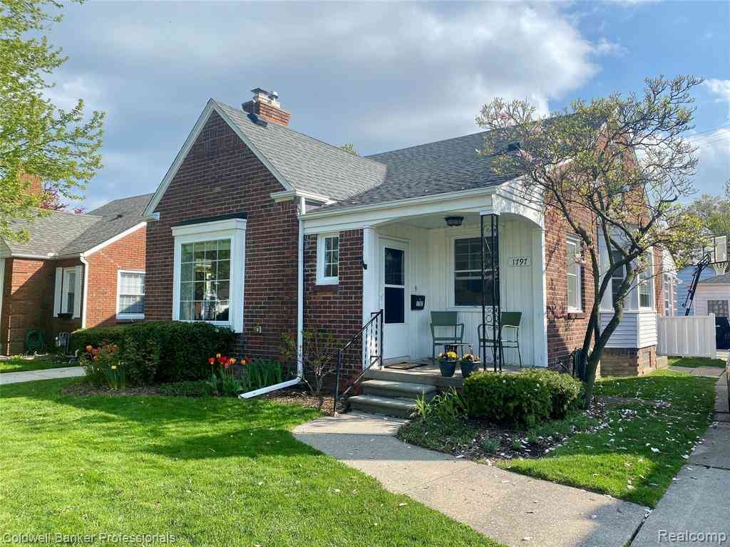 Homes For Sale - 1797 Allard Avenue <br/> Grosse Pointe, MI 48236