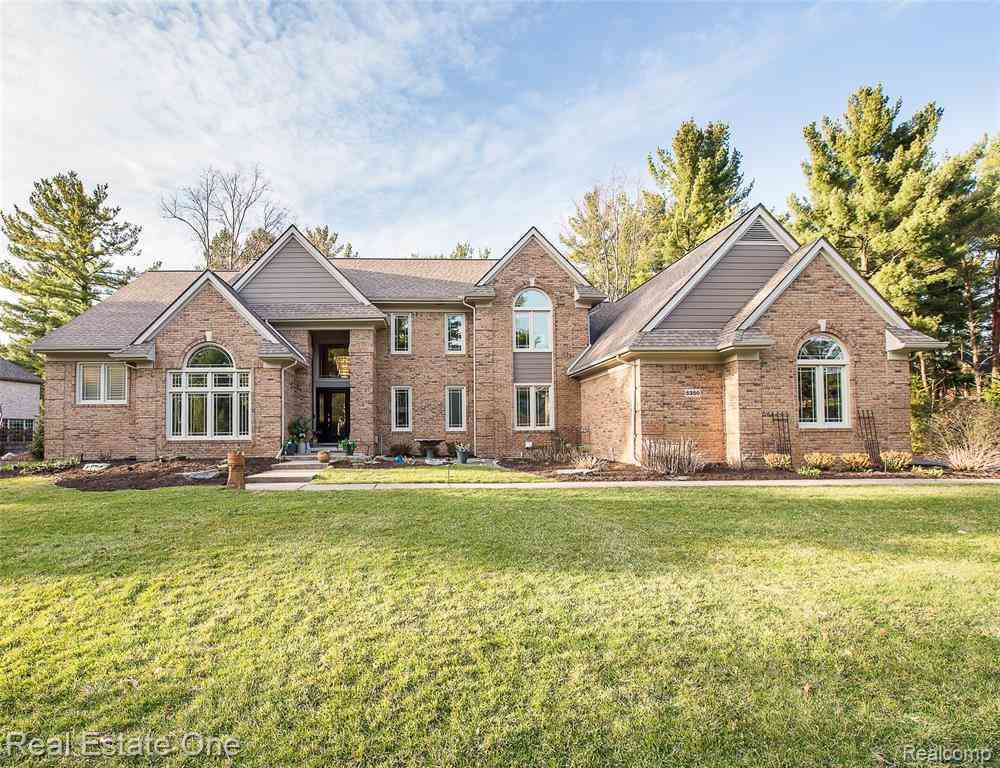 Homes For Sale - 5350 Hidden Pines Drive <br/> Brighton, MI 48116