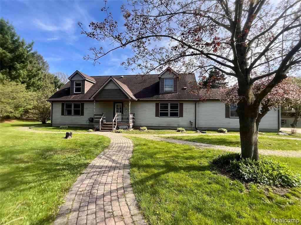 Homes For Sale - 6126 Green Court <br/> Chelsea, MI 48118