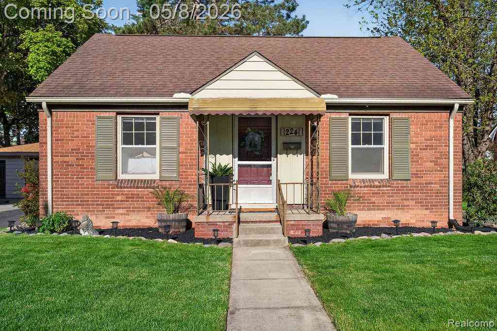 Homes For Sale - 224 S Josephine Avenue <br/> Pontiac, MI 48341