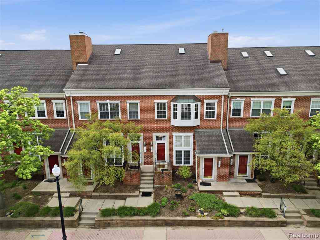 Condo For Sale - 135 W Kenilworth Avenue <br/> Royal Oak, MI 48067