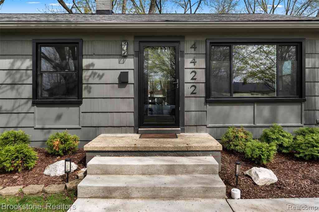 Homes For Sale - 4422 Thorncroft Avenue <br/> Royal Oak, MI 48073