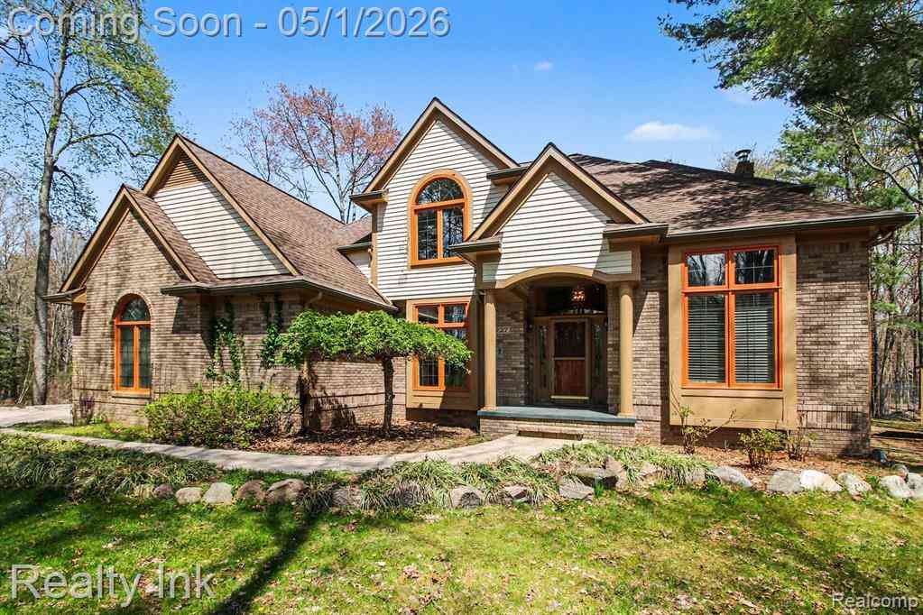 Homes For Sale - 4927 Nature View Court <br/> Howell, MI 48843