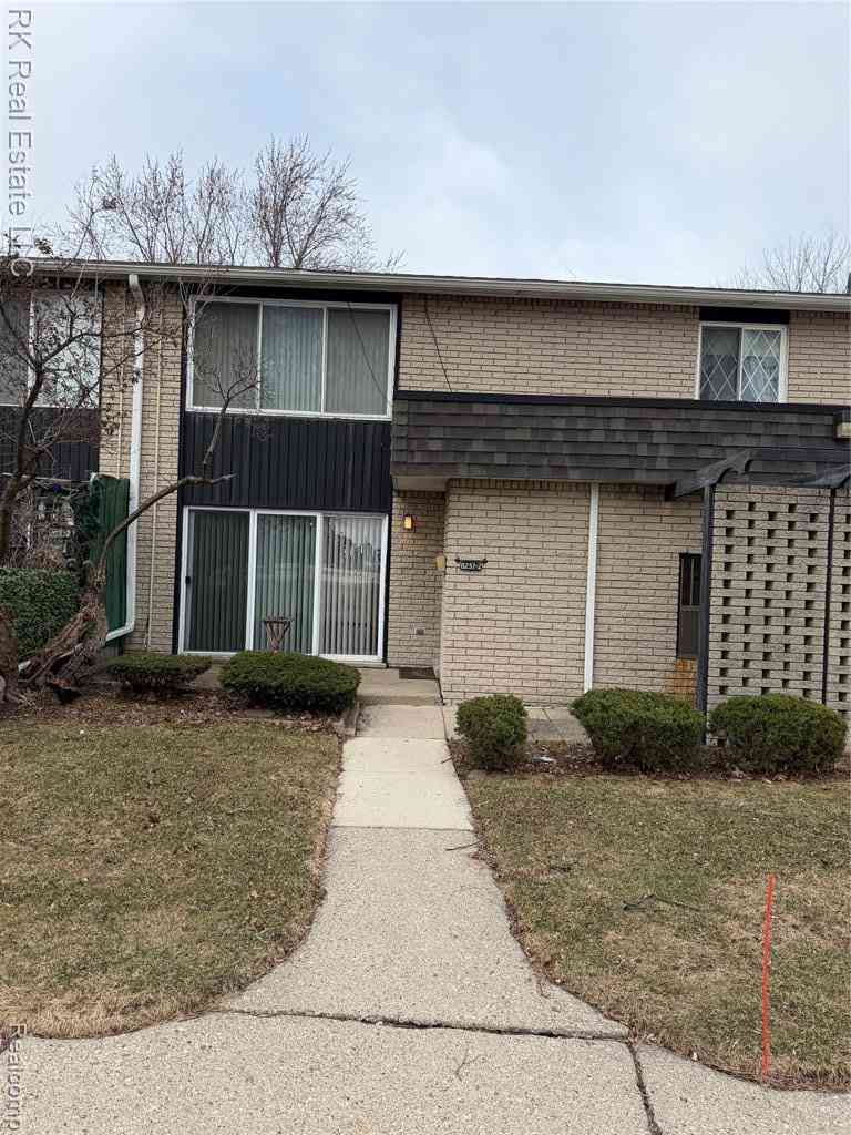 Condo For Rent - 8237 Kennedy Circle <br/> Warren, MI 48093