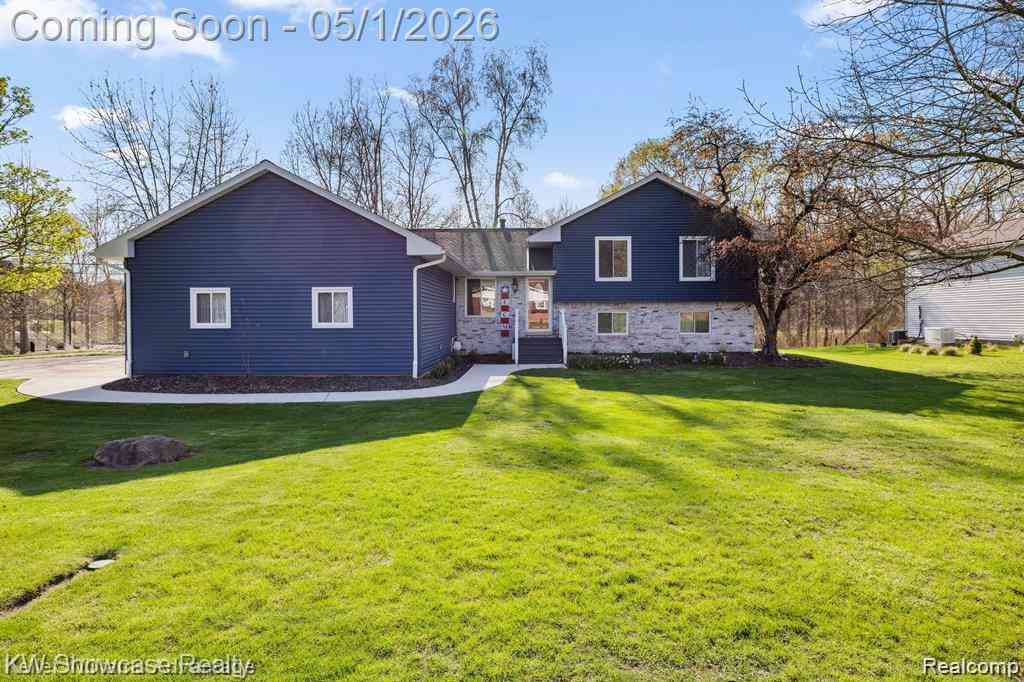 Homes For Sale - 543 Woodland Drive <br/> South Lyon, MI 48178