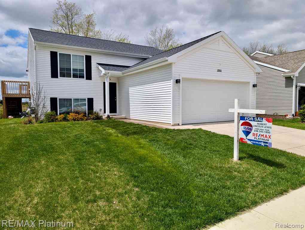 Homes For Sale - 2869 W Sycamore River Drive <br/> Fowlerville, MI 48836