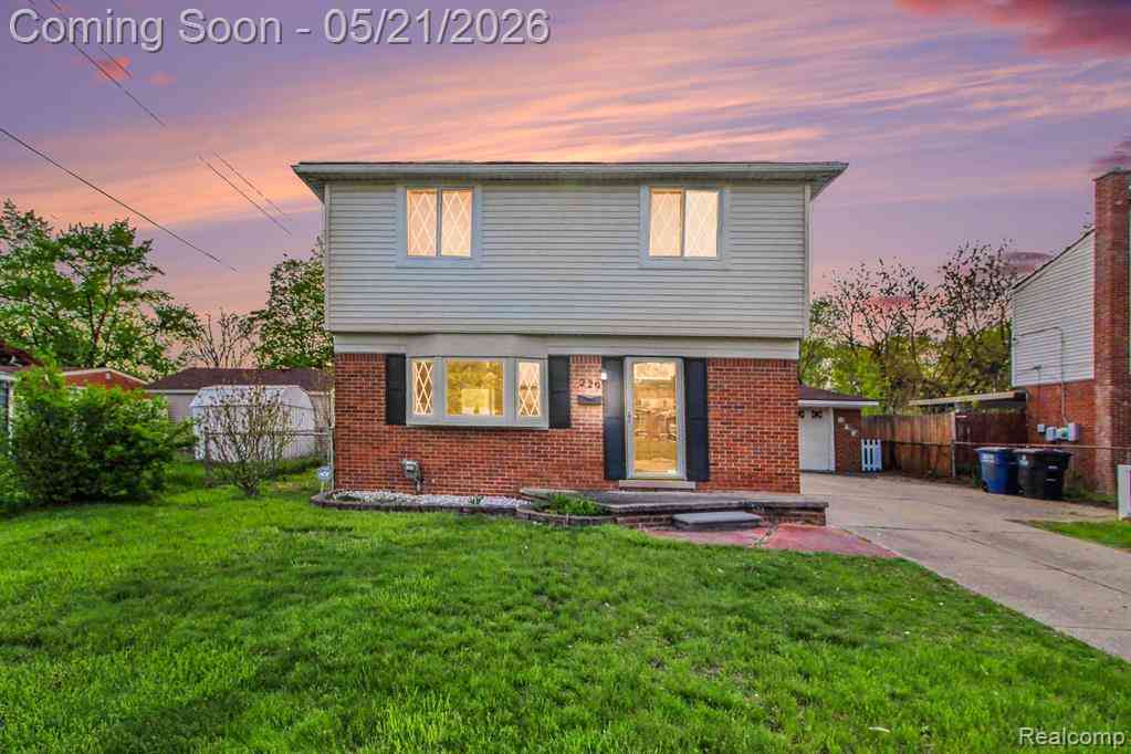 Homes For Sale - 229 N Hanlon Street <br/> Westland, MI 48185