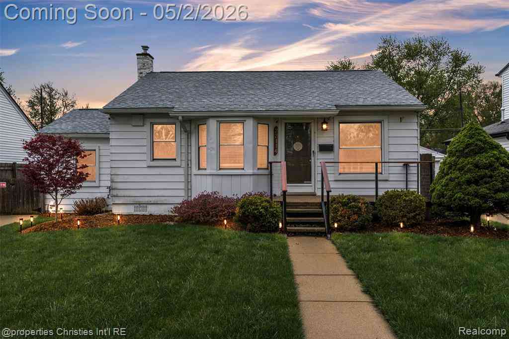 Homes For Sale - 22114 Lange Street <br/> Saint Clair Shores, MI 48080