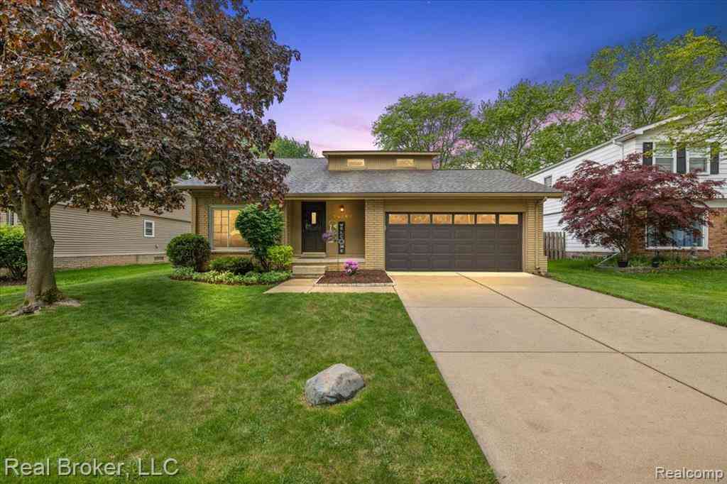 Homes For Sale - 24765 Apple Crest Drive <br/> Novi, MI 48375
