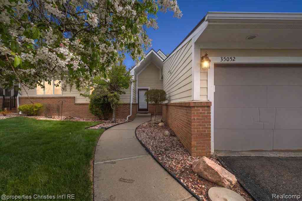 Condo For Sale - 35052 Meadow Lane <br/> Farmington Hills, MI 48335