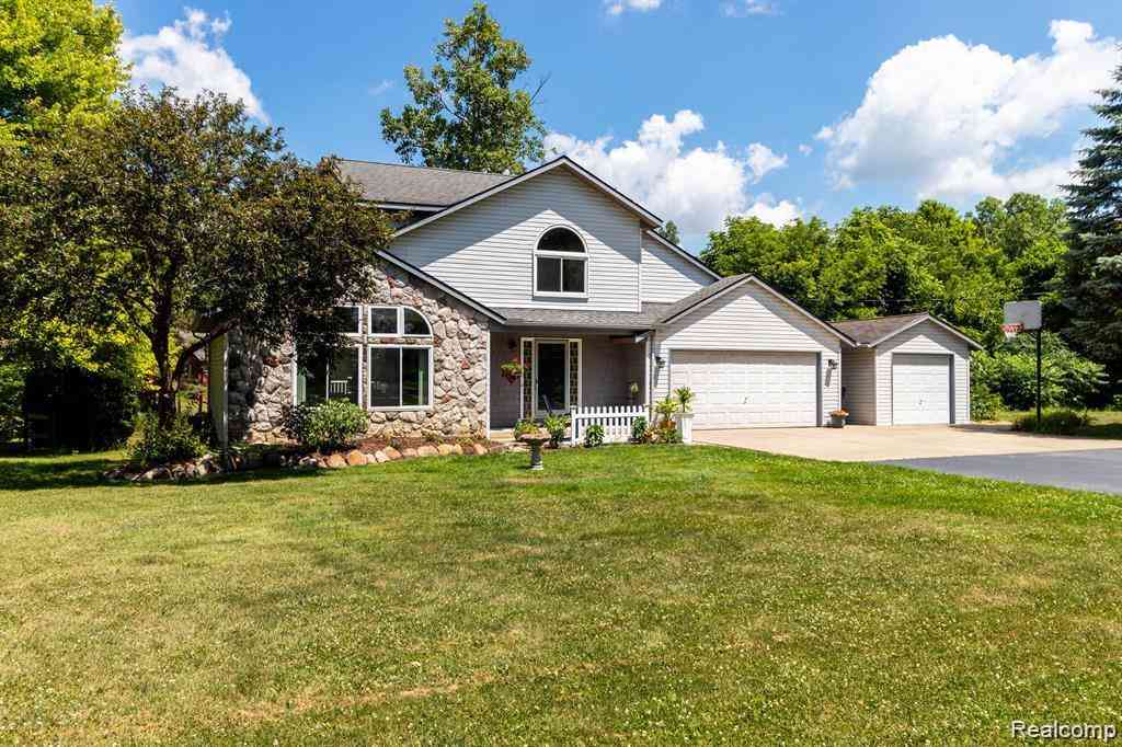 Homes For Sale - 1398 Beaverbrook Drive <br/> Holly, MI 48442