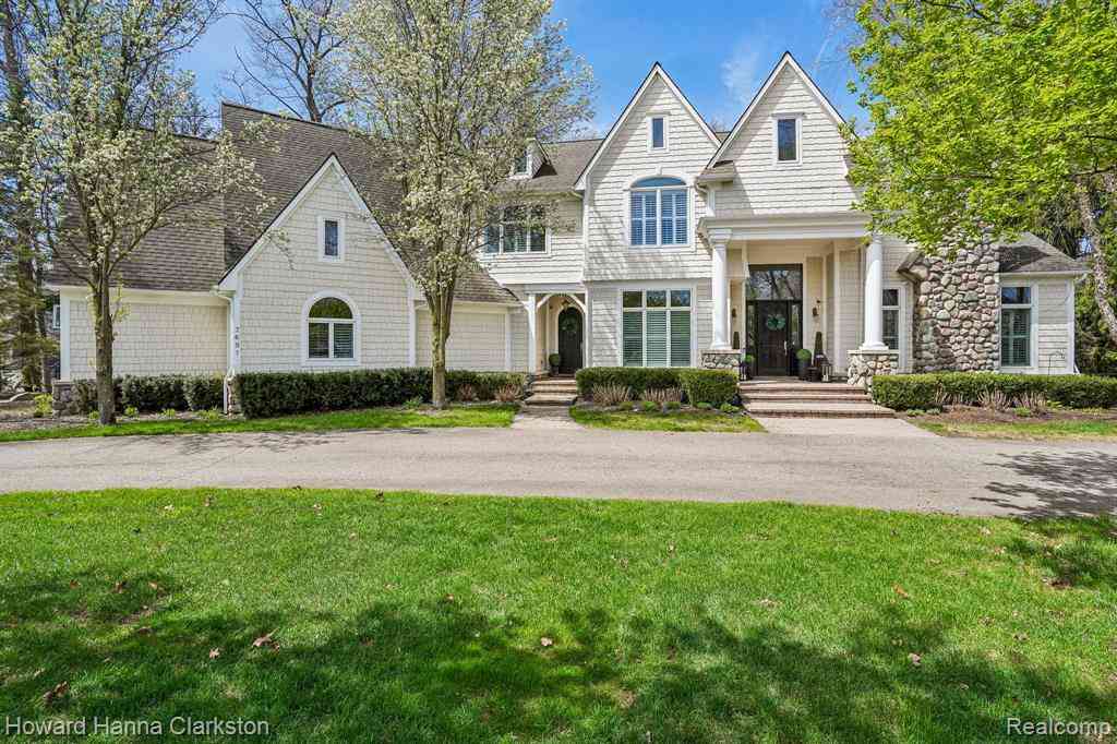 Homes For Sale - 7651 Maple Ridge Court <br/> Clarkston, MI 48346