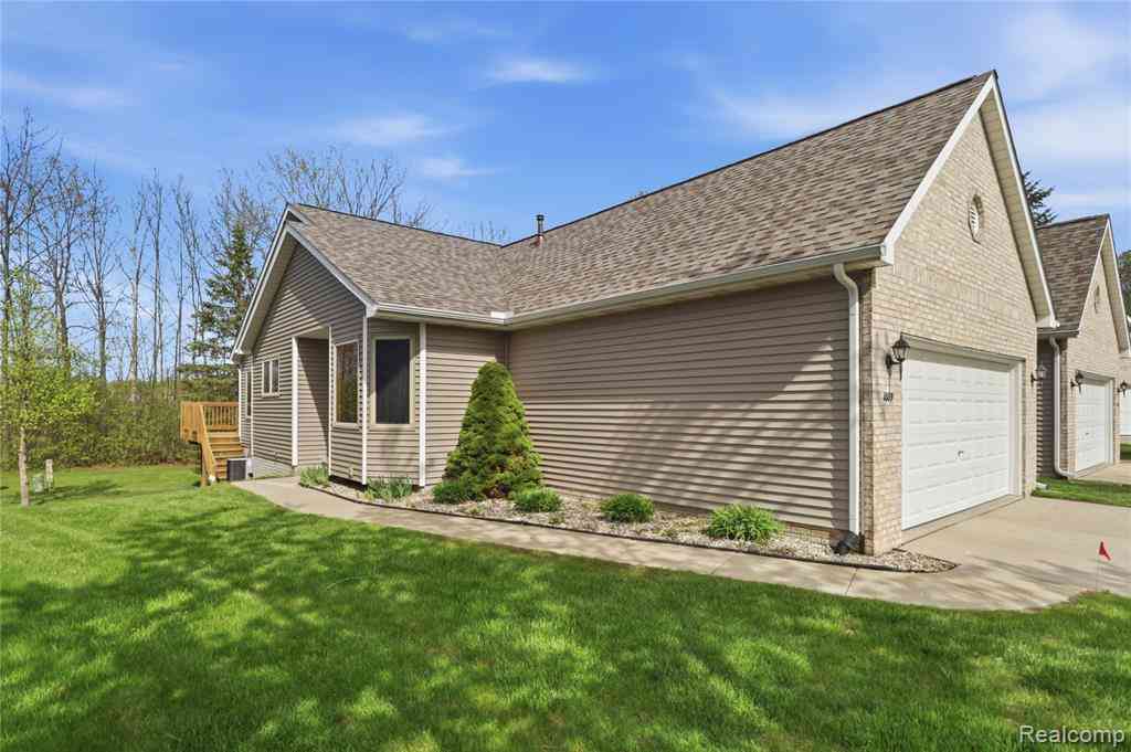 Condo For Sale - 1089 Jenna Drive  #217<br/> Davison, MI 48423