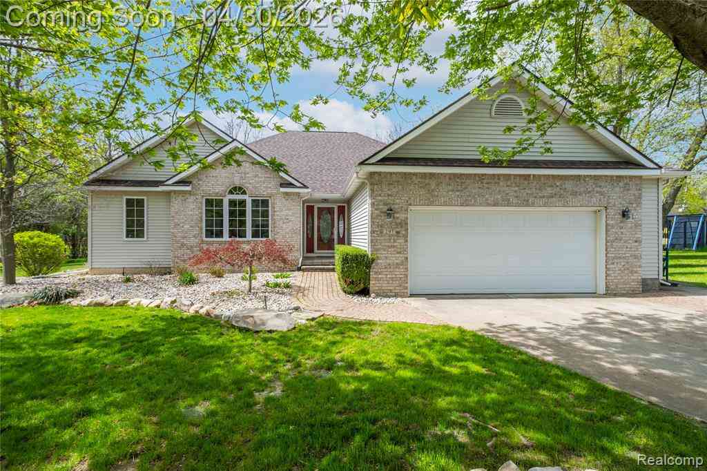 Homes For Sale - 297 Carriage Way <br/> Davison, MI 48423