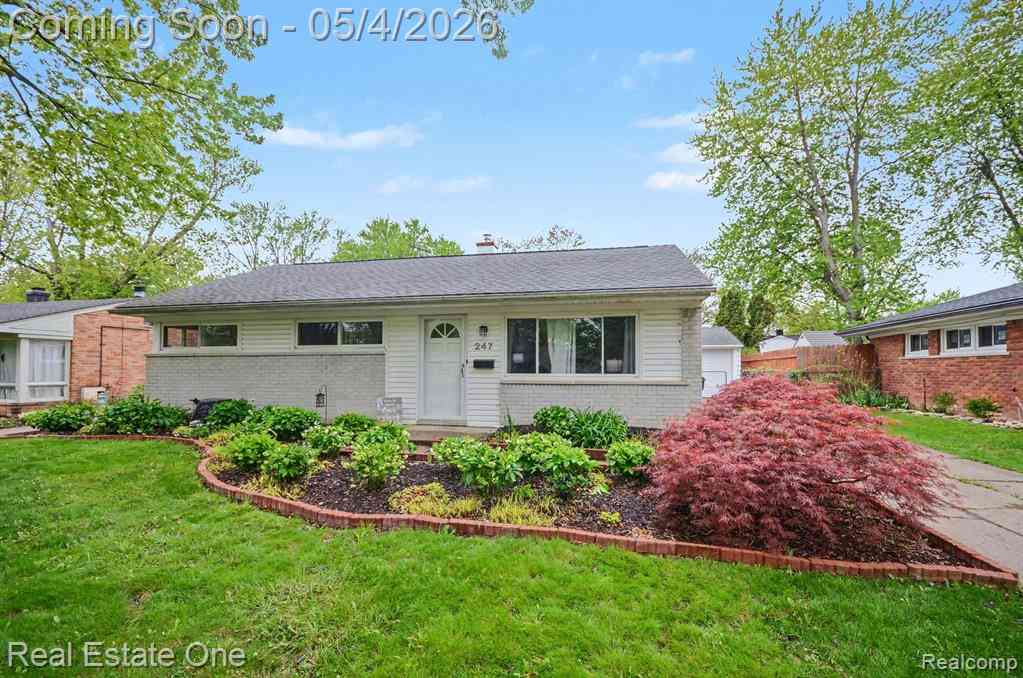Homes For Sale - 247 Kenyon Drive <br/> Troy, MI 48083