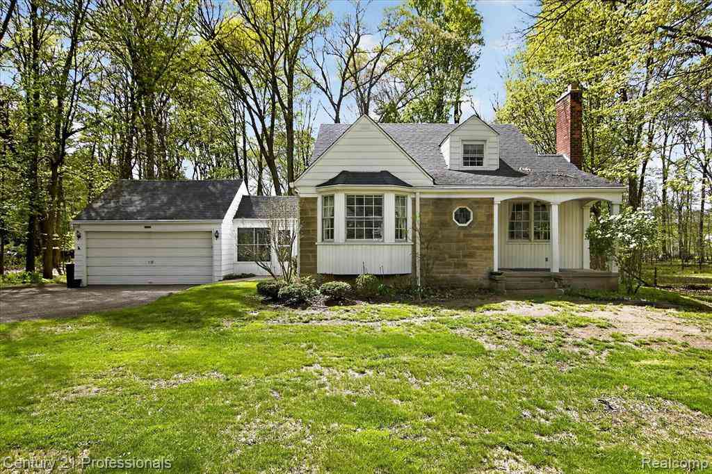 Homes For Sale - 15985 Oak Drive <br/> Livonia, MI 48154