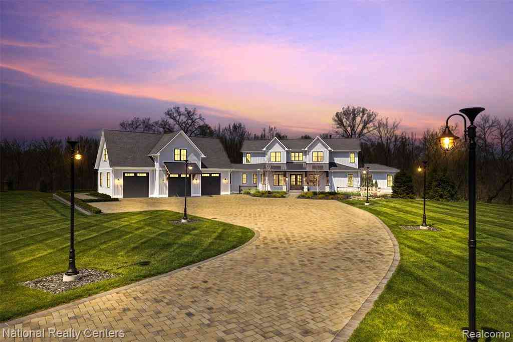Homes For Sale - 2947 7 Mile Road <br/> South Lyon, MI 48178