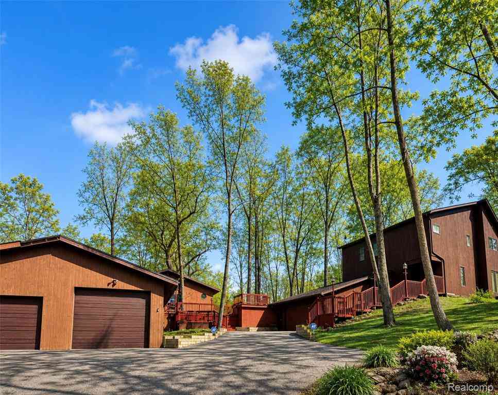 Homes For Sale - 10655 Beardslee Road <br/> Perry, MI 48872