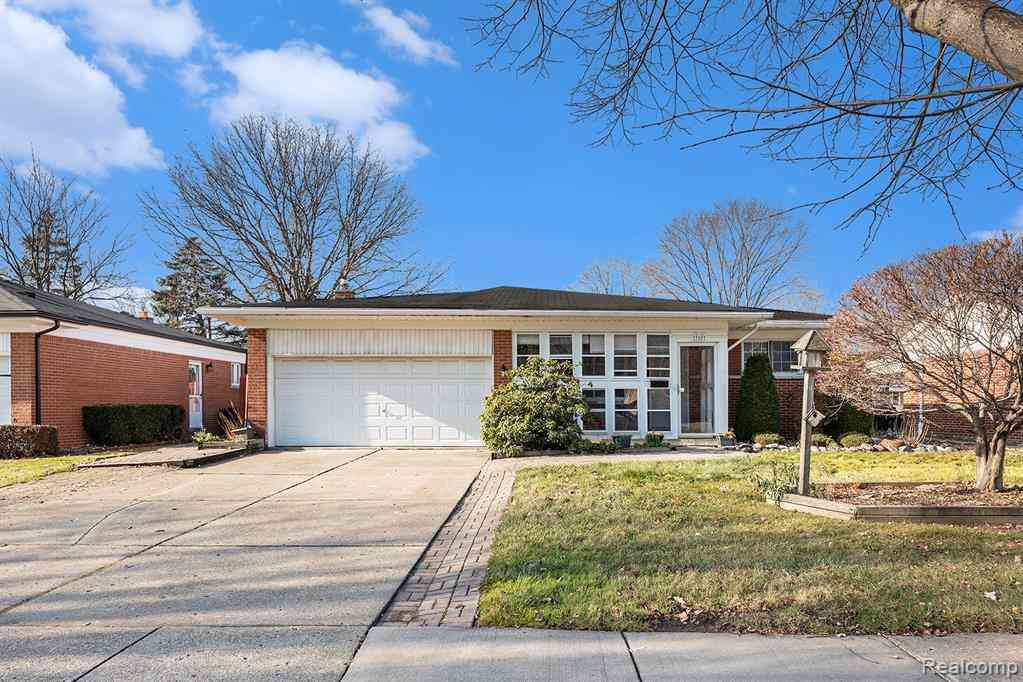 Homes For Sale - 33807 Swan Drive <br/> Sterling Heights, MI 48312