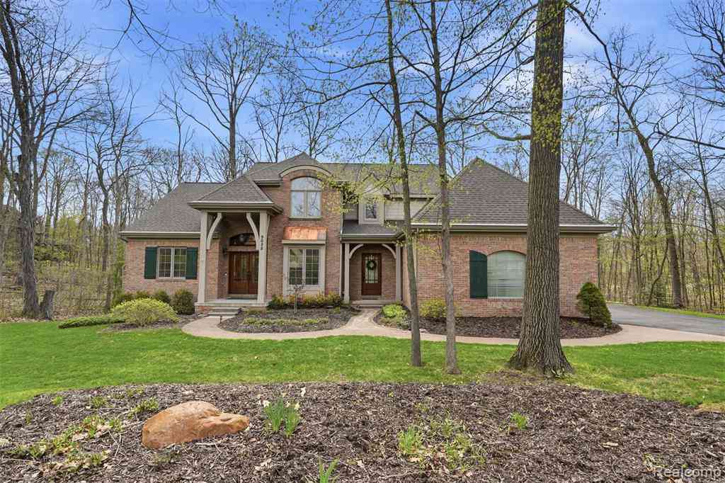 Homes For Sale - 9028 Green Hickory Lane <br/> Fenton, MI 48430