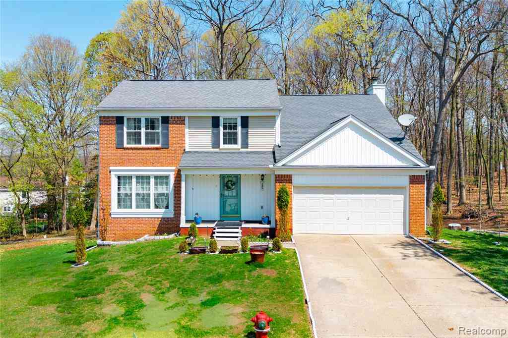 Homes For Sale - 425 Thornridge Court <br/> Rochester, MI 48307