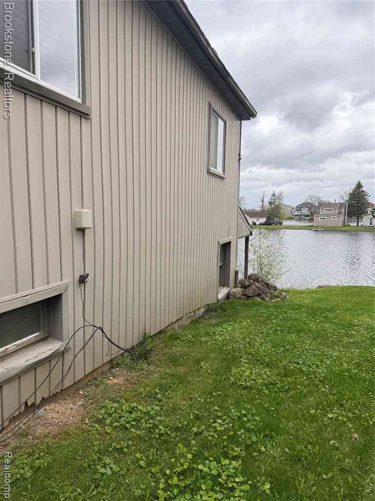 Homes For Sale - 208 Brittain Drive <br/> Lake Orion, MI 48362