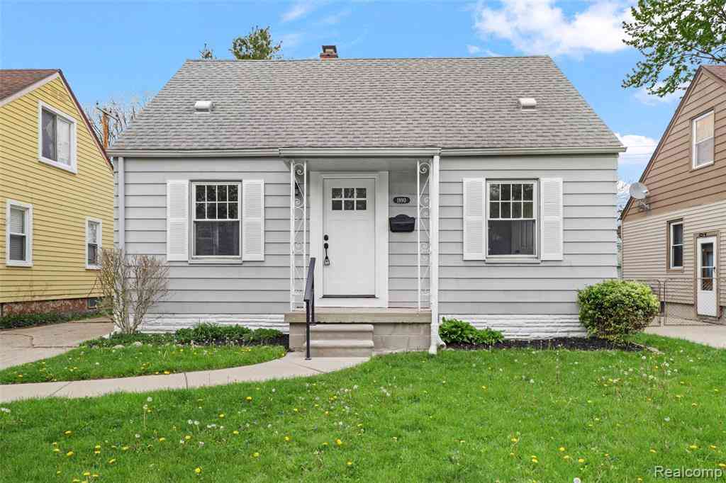 Homes For Sale - 1990 Regina Avenue <br/> Lincoln Park, MI 48146