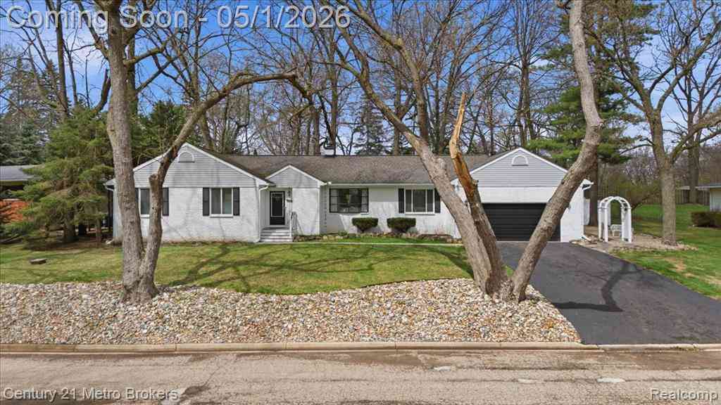 Homes For Sale - 5060 Oneida Drive <br/> Clarkston, MI 48348