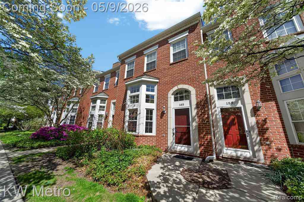 Condo For Sale - 165 N Georgetown Square <br/> Royal Oak, MI 48067