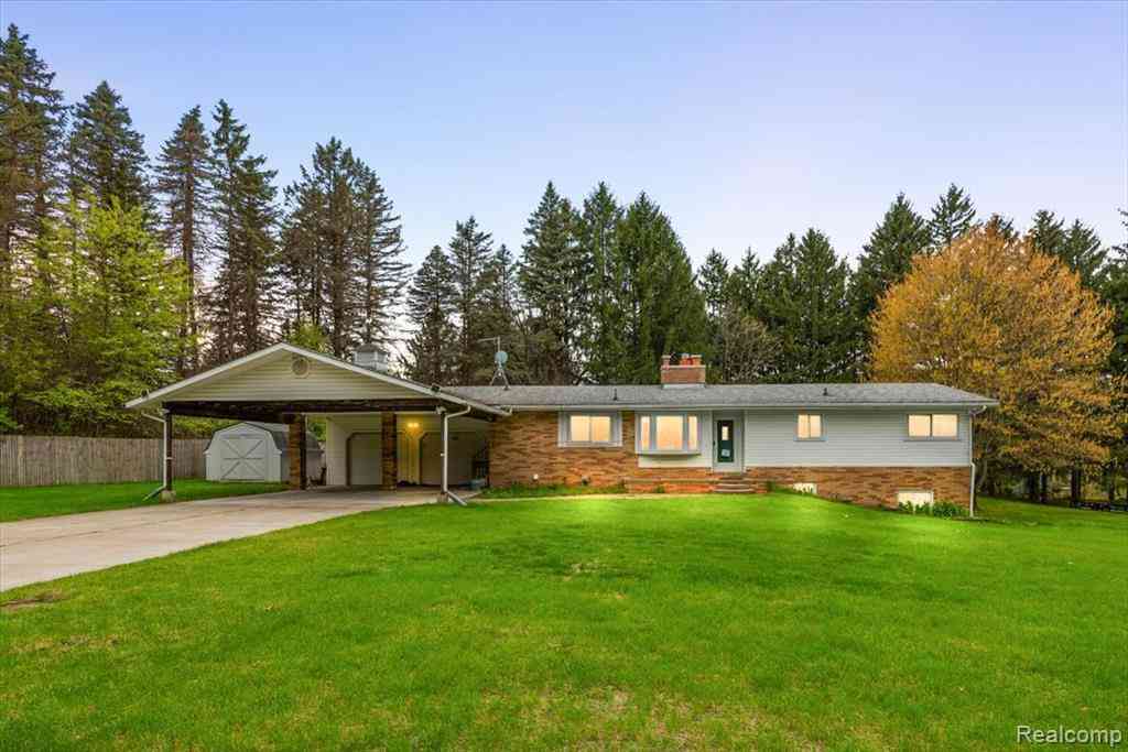 Homes For Sale - 865 N Lapeer Road <br/> Lake Orion, MI 48362