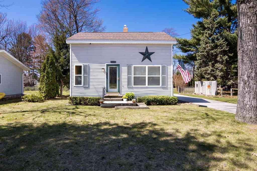 Homes For Sale - 1014 Grant Street <br/> Traverse City, MI 49686