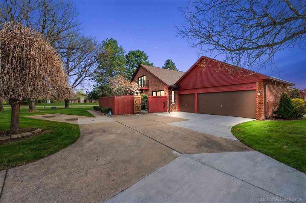 Condo For Sale - 42228 Lochmoor Street <br/> Clinton Township, MI 48038