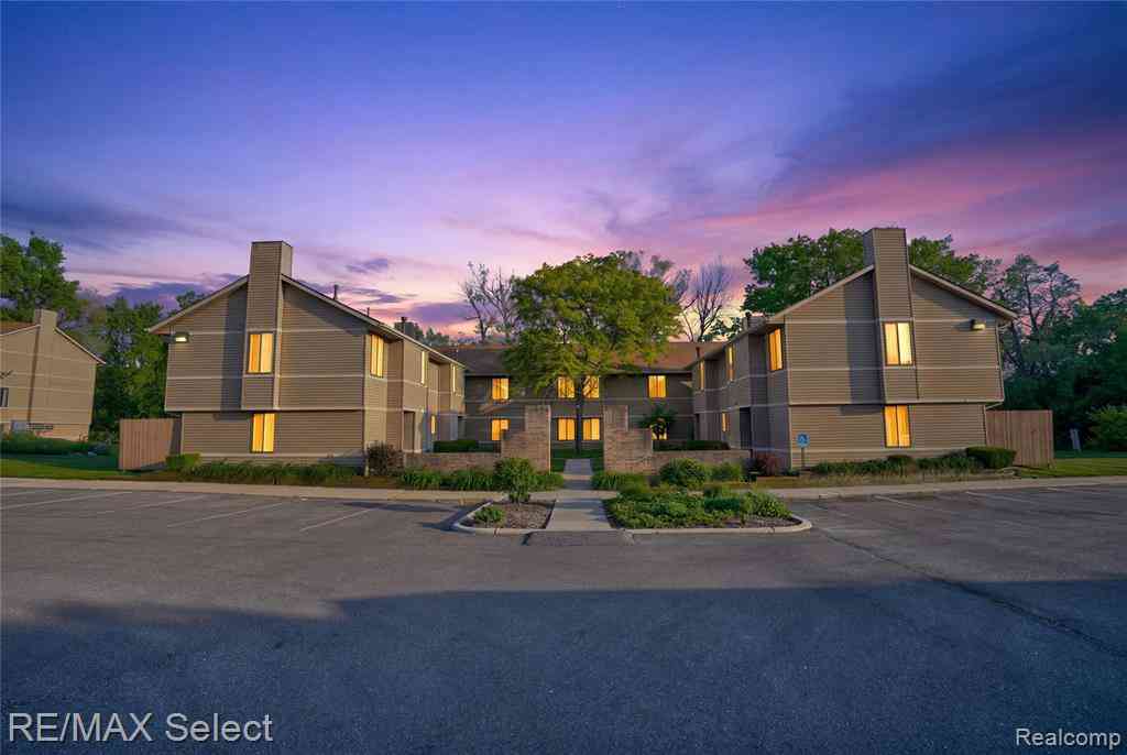 Condo For Sale - 250 Briarcrest Drive <br/> Ann Arbor, MI 48104