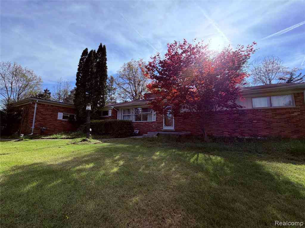 Homes For Sale - 28147 Wildwood Trail <br/> Oakland County, Farmington Hills, MI 48336