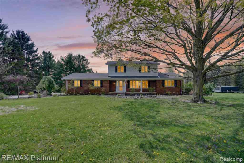 Homes For Sale - 7687 Parshallville Road <br/> Fenton, MI 48430