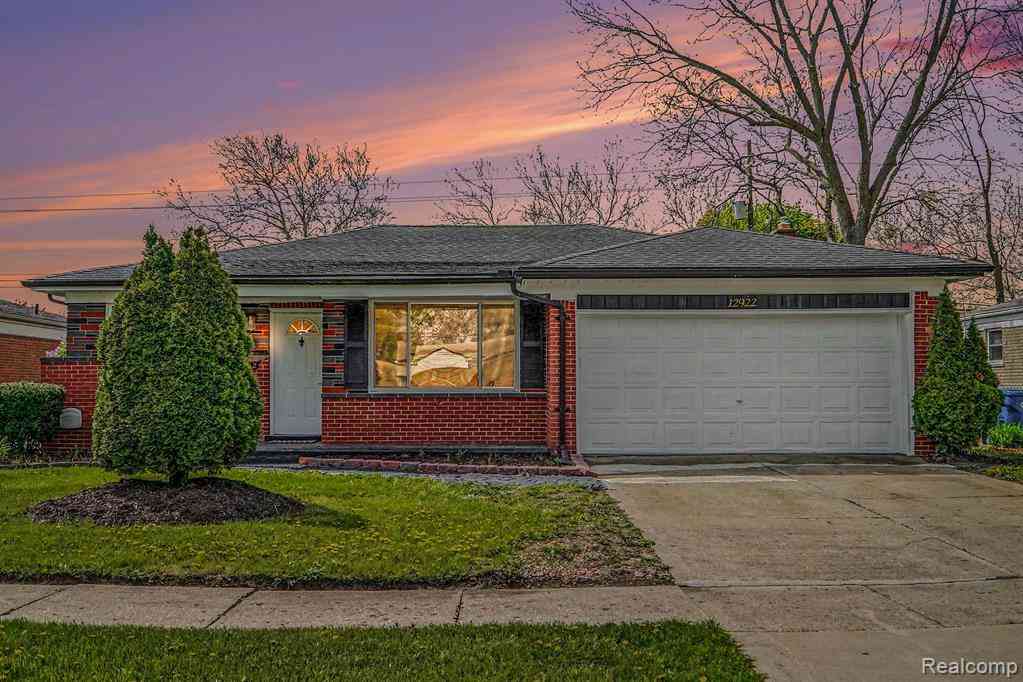 Homes For Sale - 12922 E 13 Mile Road <br/> Warren, MI 48088