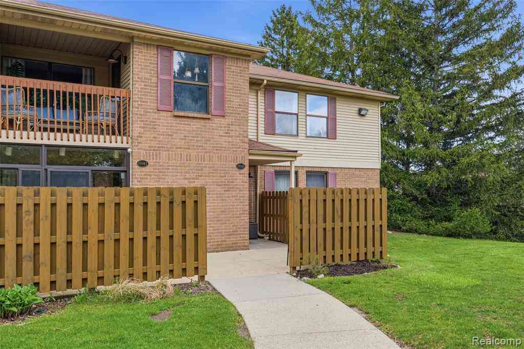 Condo For Sale - 19145 Surrey Lane <br/> Northville, MI 48167