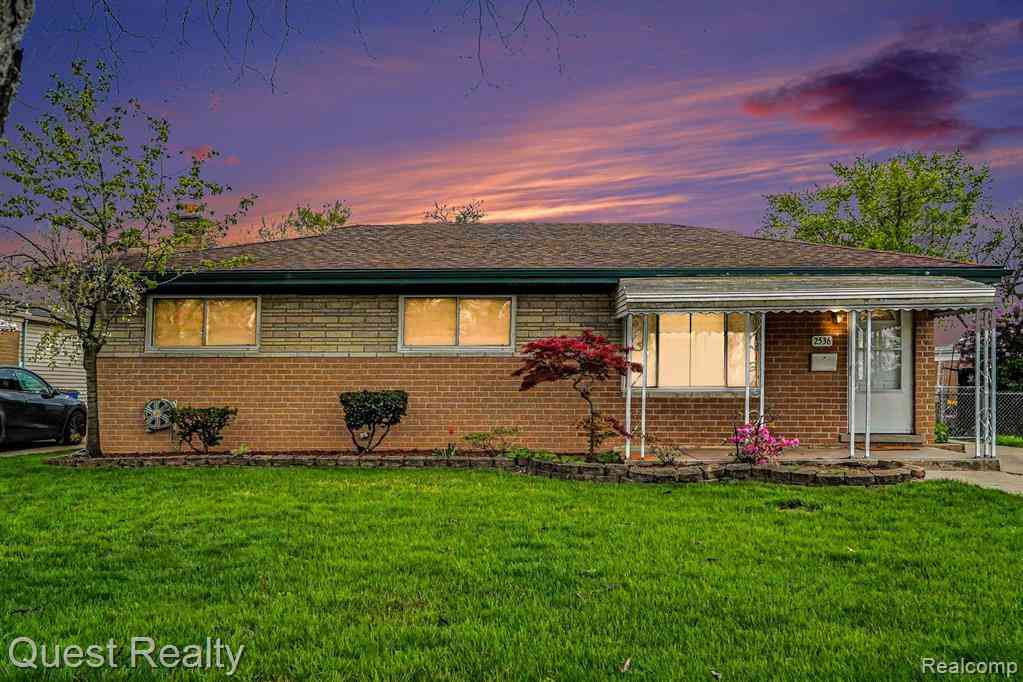 Homes For Sale - 2536 Dundee Drive <br/> Warren, MI 48092