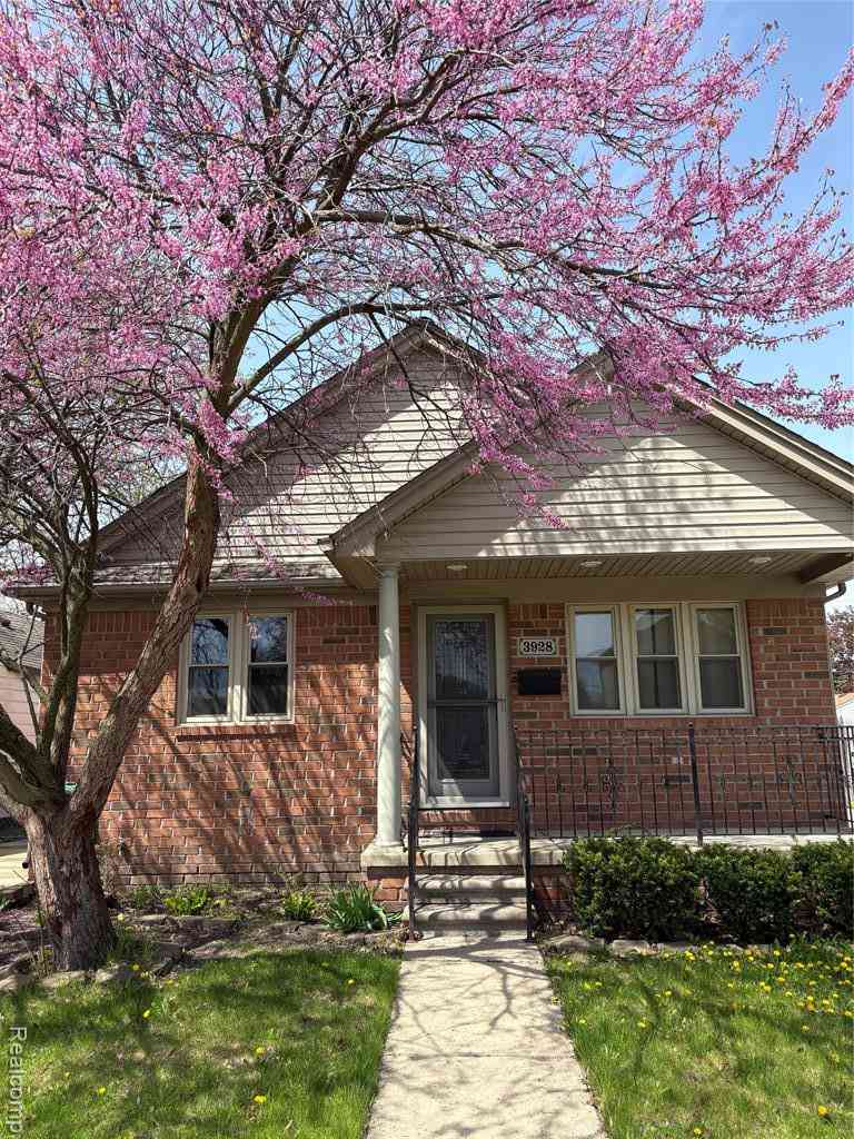 Homes For Sale - 3928 Jackson Street <br/> Dearborn Heights, MI 48125