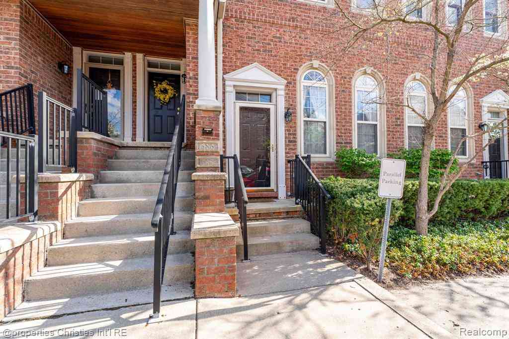 Condo For Sale - 16854 Farmington Road <br/> Livonia, MI 48154