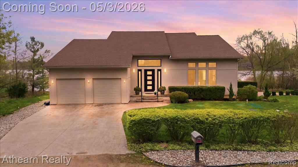 Homes For Sale - 11677 Old Hamburg Road <br/> Whitmore Lake, MI 48189